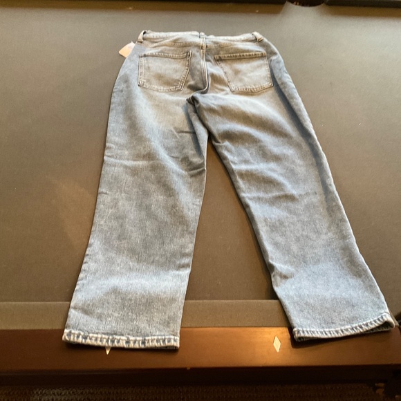 Women’s Old Navy Sky High Straight Curvy Jeans - Picture 2 of 2